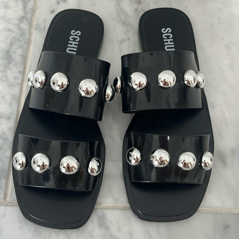 Schutz slides size 7 black with silver metal detail